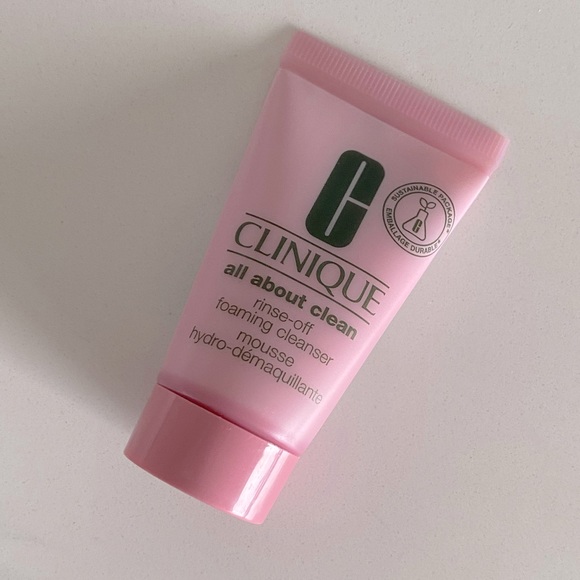New Clinique Rinse-Off Foaming Cleanser - Picture 1 of 3